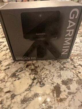 Garmin Approach R10 Portable Launch Monitor - Black